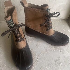 G H Bass & Co Daisy Tan & Chocolate Duck Boots Women’s Sz 9.  71-22343 Preowned